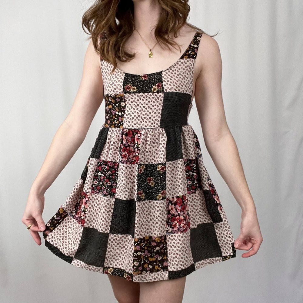 Vintage House of Virtue Quilted Patchwork Floral Print Pleated Mini Summer Dress - Picture 1 of 7